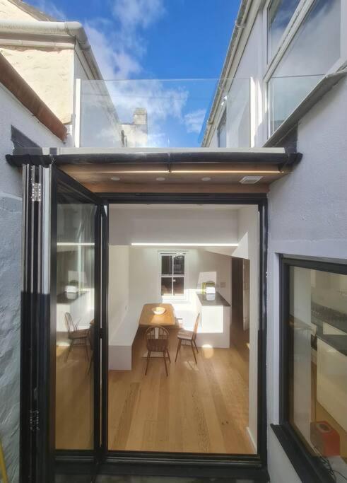 Beautiful And Contemporary Cornish Townhouse In Penzance Villa Екстериор снимка